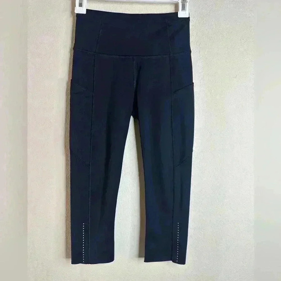 Lululemon Fast & Free Crop black II Nulux 19" size 4 - Picture 2 of 5